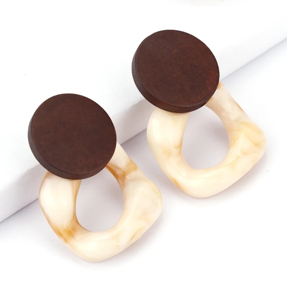 *BOGO* Trendy Wood & Acrylic Earrings - Picture 4 of 6
